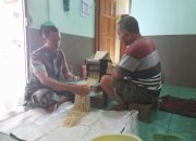 Tingkatkan Ekonomi Warga, Babinsa Karangjati Aktif Pendampingan UMKM di Wilayah Binaan