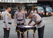 Kapolresta Sorong Kota Pimpin Upacara Penyerahan Jabatan Wakapolresta dan Kenaikan Pangkat 77 Personel