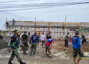 Anggota Kodim 0805 Ngawi dan Warga Kompak Percepat Pembangunan Infrastruktur Koperasi Desa Merah Putih