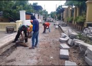 Perlancar Akses Warga, Babinsa Koramil 01/Ngawi Gelar Kerja Bakti Pembangunan Infrastruktur Desa