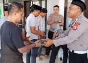 Polres Ngawi Gelar Jumat Berkah, Bagikan Nasi kepada Masyarakat