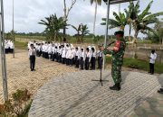 Babinsa Koramil 1002-08/Labuan Amas Utara Jadi Pembina Upacara di MTsN 14 HST