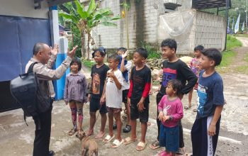 Bhabinkamtibmas Polsek Dramaga Polres Bogor Sambangi Warga Untuk Menjaga Harkamtibmas Wilayah Binaan