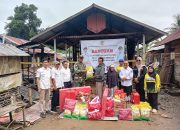 Wujud Kepedulian, Babinsa dan Pemkab HST Bantu Korban Kebakaran di Tabudarat Hilir