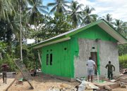 TMMD Ke-127 Kaimana Genjot Pengecatan Rumah Warga, Progres Capai 50 Persen di Kampung Sisir 2