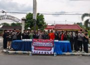 Jaga Keamanan dan Ketertiban, Babinsa Kedunggalar dan Polsek Kawal Pembagian Takjil dan Pemasangan Banner Ramadan