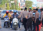 Polresta Sorong Kota Bagikan 200 Takjil kepada Pengguna Jalan, Wujud Kedekatan Polri dengan Masyarakat