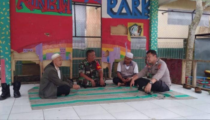 Bhabinkamtibmas Polsek Cijeruk Polres Bogor Sambangi Warga Berikan Himbauan Kamtibmas