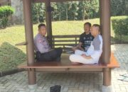 Bhabinkamtibmas Polsek Cisarua Polres Bogor Sambangi Warga Berikan Himbauan Kamtibmas 