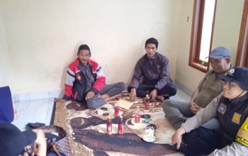 Bhabinkamtibmas Polsek Megamendung Polres Bogor Sambang Warga Sampaikan Pesan Kamtibmas