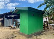 TMMD Ke-127 Kodim 1804/Kaimana Laksanakan Pengecatan MCK di Kampung Sisir