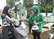 Persit KCK Cabang XXV Kodim 1002 Berbagi Takjil, Tebar Berkah Ramadhan di Barabai