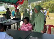 Ketua Persit KCK Cabang XL Kodim 1804/Kaimana Gelar Pengobatan Gratis di Kampung Marsi dalam Program TMMD ke-127