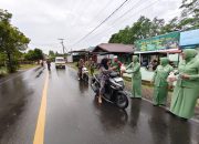Tebar Kepedulian di Bulan Suci, Koramil Labuan Amas Utara Bagikan Takjil