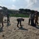 Peduli Lingkungan, Polisi Bersama Warga Bersih-Bersih Pantai Pasca Libur Lebaran