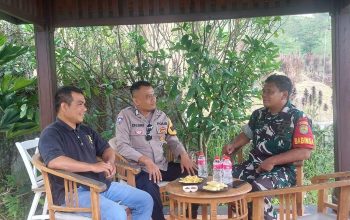 Patroli Dialogis, Bhabinkamtibmas Polsek Cijeruk Polres Bogor Bersama Babinsa Sambangi Warga Desa Binaan