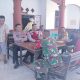 Kompak Bareng Babinsa, Bhabinkamtibmas Polsek Gabuswetan Edukasi Warga Soal Kamtibmas