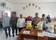Babinsa Kodim 1002/HST Dampingi Penyaluran Bantuan Pangan di Wilayah Binaan