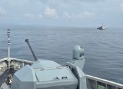 Tingkatkan Kesiapsiagaan Operasi, Dua KRI Guskamla Koarmada III Latihan Bersama di Selat Dampier