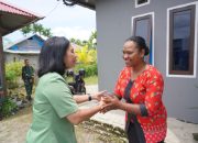 Sentuhan Kasih Persit KCK PD XVIII/Kasuari Hadir Menguatkan Keluarga Prajurit