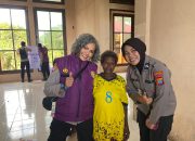 Membalut Luka di Distrik Bamusbama: Satgas Dofior Pulihkan Semangat Masyarakat dengan Senyum dan Berbagi Kasih