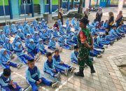Tanamkan Jiwa Nasionalisme, Babinsa Posramil Gerih Berikan Wasbang Kepada Siswa Siswi SD Aisiyah Gerih