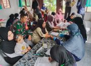 Babinsa Koramil 1002-06/Barabai Dampingi Kegiatan Posyandu Rahmad di Kelurahan Bukat