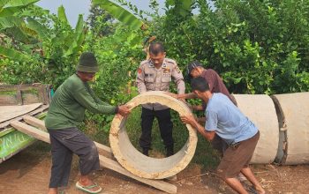 Momen Bhabinkamtibmas Polsek Kroya Membaur di Tengah Aktivitas Warga