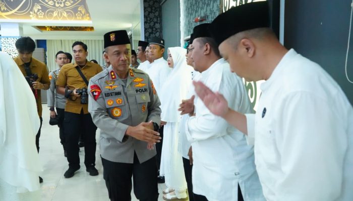 Kapolda Jabar Lepas 120 Calon Jamaah Haji Keluarga Besar Polda Jabar