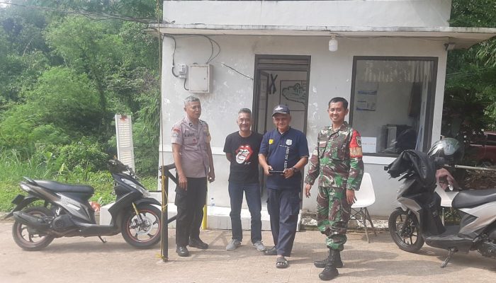 Patroli Dialogis, Bhabinkamtibmas Polsek Parung Polres Bogor dan Babinsa Beri Himbauan Kamtibmas Kepada Warga