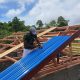 Satgas TMMD Ke-128 Kodim 1801/Manokwari Memasuki Tahap Pemasangan Atap Rehab Rumah Warga