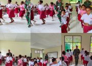Koptu Arif Latih Tarian Yospan Anak SD Inpres 62 Asai dalam Kegiatan TMMD ke-128 Kodim 1801/Manokwari