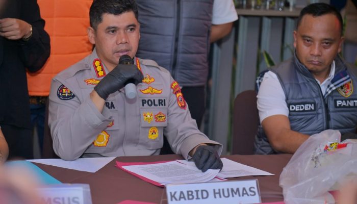 Jejak Sidik Jari di Pintu Geser dan  Botol Obat Nyamuk Bongkar Alibi Pembantai Satu Keluarga di Paoman