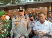 Pemkab Majalengka bersama TNI-Polri dan Elemen Masyarakat Membagikan Bendera Merah Putih Kepada Warga