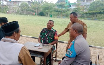Jaga Kamtibmas, Bhabinkamtibmas Polsek Cijeruk Polres Bogor dan Babinsa Bersinergi Sambangi Warga Ciburayut