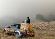 Karhutla Blok Pengol Bromo Kembali Terjadi, Polres Probolinggo Kerahkan Tangki Air 1.000 Liter