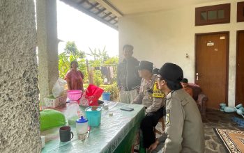 Bhabinkamtibmas Polsek Cisarua Polres Bogor Sambangi Warga, Perkuat Komunikasi dan Kamtibmas