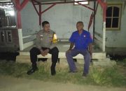 Tingkatkan Siskamling, Bhabinkamtibmas Polsek Anjatan Cek Keaktifan Satkamling Wiralodra Presisi