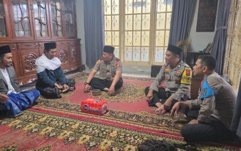 Pererat Kedekatan dengan Warga, Bhabinkamtibmas Polsek Cisarua Polres Bogor Lakukan Sambang dan Deteksi Dini Kamtibmas