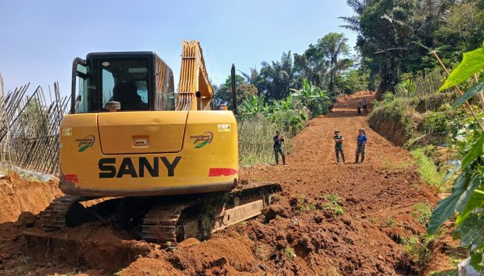 Pembukaan Jalan TMMD ke-130 Tembus Persawahan, Buka Akses bagi Petani Cupunagara