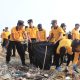 Green Policing : Polresta Tuban Bersihkan Sampah dan Tanam 200 Cemara di Pantai Jenu*