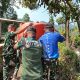 Satgas TMMD Pasang Toren Air Bersih di Kampung Cilutung