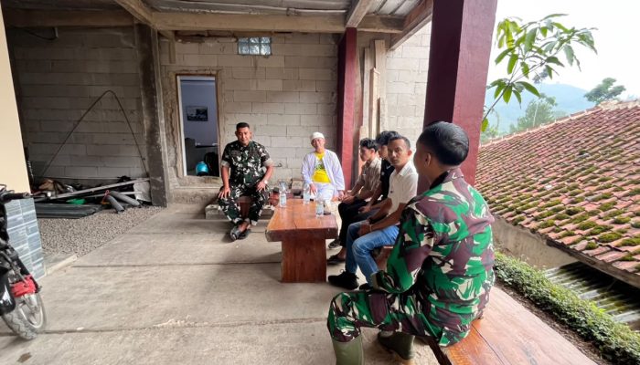 Suasana Akrab Warnai Komsos Satgas TMMD ke-130 Bersama Kepala Desa dan SPPG Cupunagara