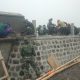 Finishing Pembangunan Jembatan TMMD ke-130 Kodim Ngawi, Satgas Gandeng Warga Ahli Bangunan