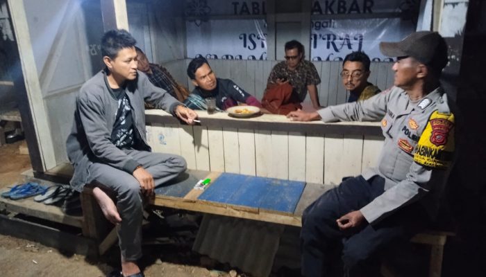 Ngobrol Hangat di Pos Ronda, Polsek Malausma Ingatkan Pentingnya Kewaspadaan