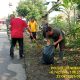 Cegah Wabah Penyakit dan Rapikan Akses Jalan, Polsek Leuwimunding Inisiasi Aksi Green Policing di Desa Parungjaya