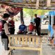 Di Tengah Aktivitas Mencari Nafkah, Sopir Angkutan dan Ojek Disambangi Polisi