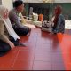 Tebar Kebaikan, Personel Polsek Cikijing Berbagi Sembako kepada Lansia di Desa Jagasari