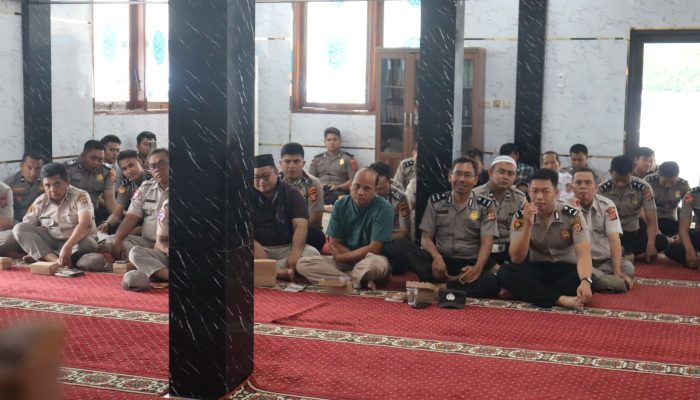 Bentuk Karakter Personel yang Berintegritas dan Humanis, Polres Majalengka Gelar Apel Pagi dan Kegiatan Binrohtal di Masjid Jamiussolihin
