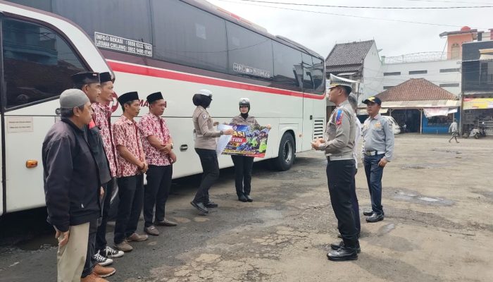 Sat Lantas Polres Majalengka Gelar Binluh Awak Bus di Terminal Cikijing dalam Rangka Operasi Patuh Lodaya 2026